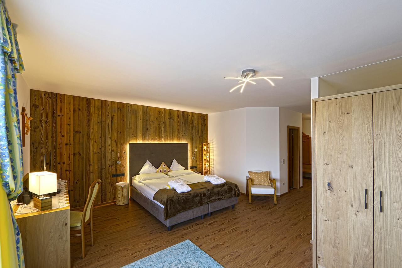 Hotel Kristall Falzes Exterior foto