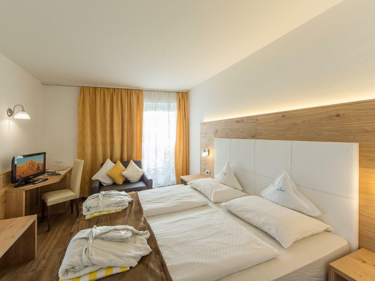 Hotel Kristall Falzes Exterior foto